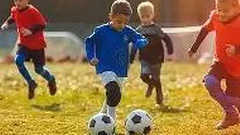 “川超盛宴启幕秀“巅峰之作”背后：揭秘足球传奇故事”